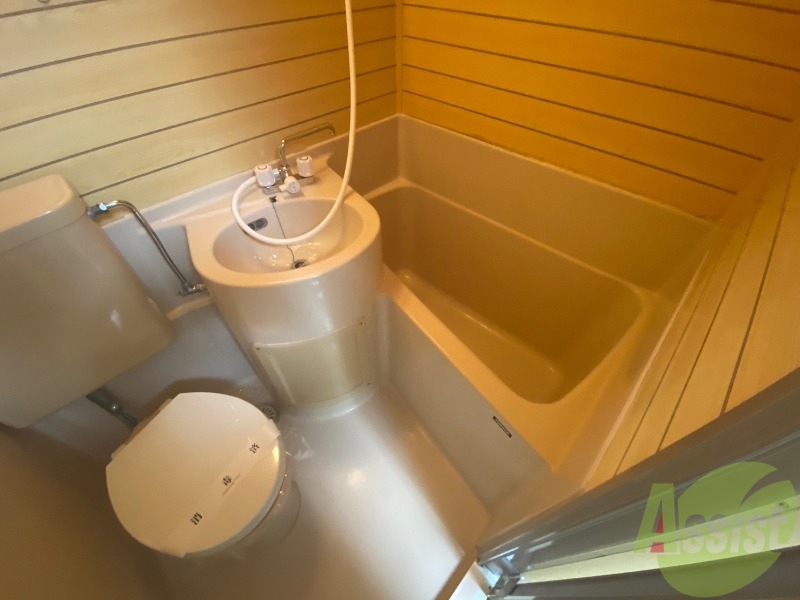 バス・シャワールーム　ユニットバスです。疲れを癒すのに欠かせませんね！