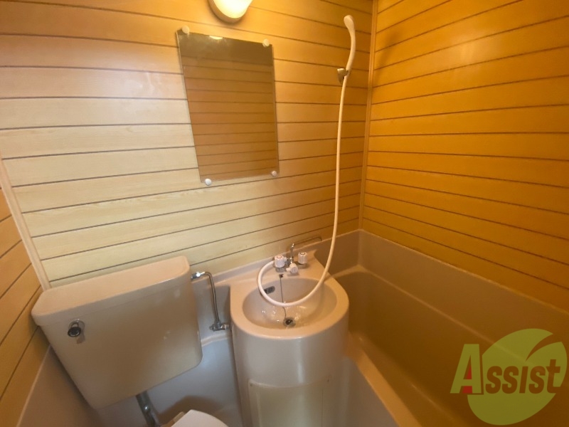 洗面設備　ユニットバス内の洗面台です。朝の身支度もスムーズです。