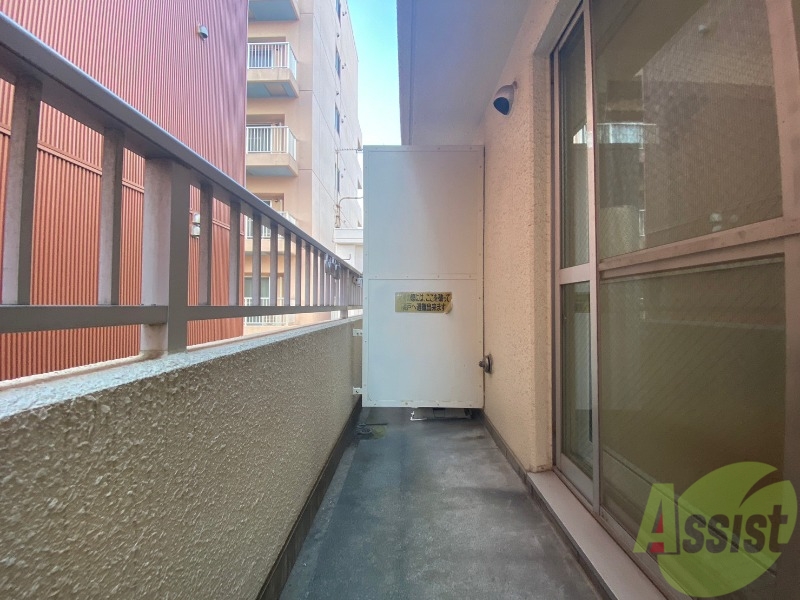 バルコニー　窓からの日光は気持ちを明るくしてくれますね！