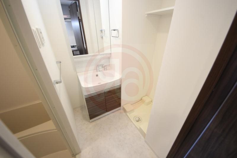 洗面設備　ゆったりとスペースのある洗面所