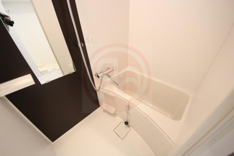 バス・シャワールーム　コンパクトで使いやすいお風呂です