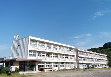 小学校　掛川市立土方小学校（小学校）まで465m