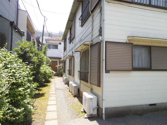 エントランス　こちらの奥が入り口です！