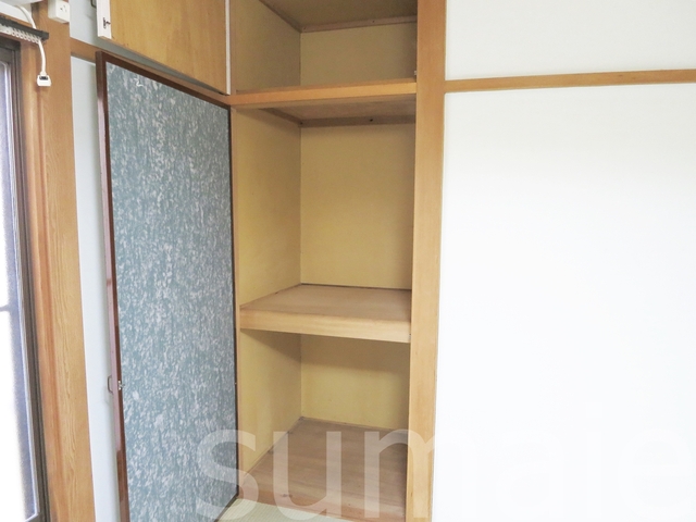 収納　天井の高さまであるたっぷり収納できます