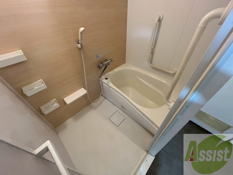 バス・シャワールーム　ユニットバスです。疲れを癒すのに欠かせませんね！