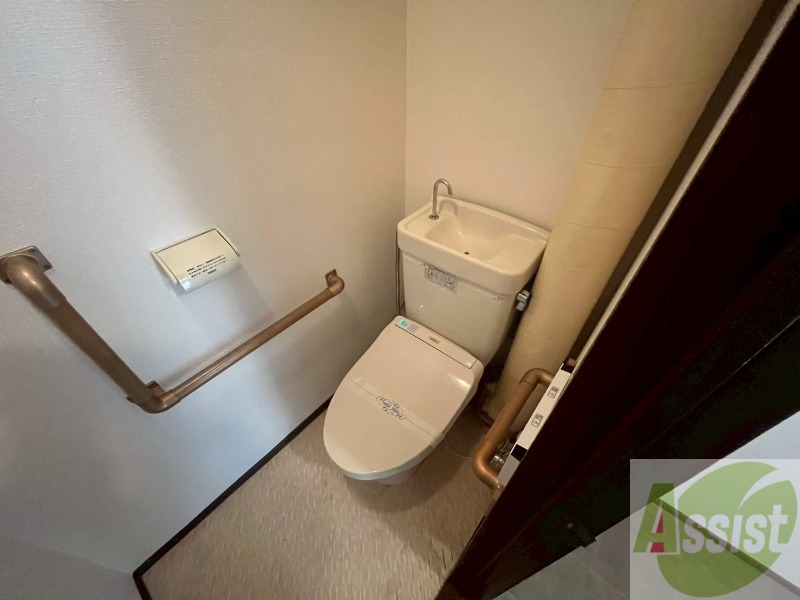 トイレ　こちらはトイレです。清潔感があり、安心して使用できます。