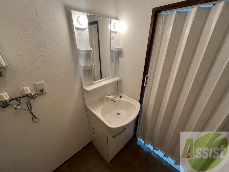 洗面設備　こちらに洗面台があります。朝の洗顔はこちらで。