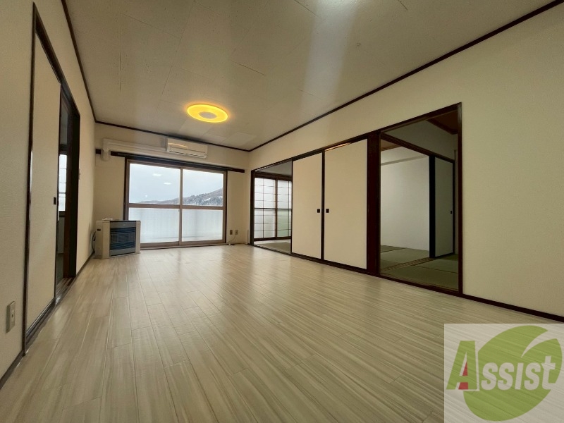 居室・リビング　広くてキレイなお部屋が広がっていて、充実した生活が送れそう。