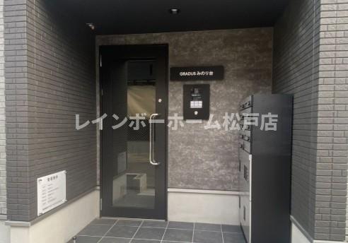 エントランス　ゆとりのあるエントランスです