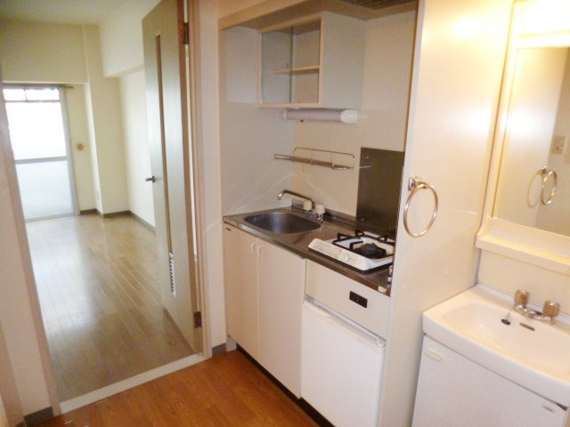 キッチン　同物件別号室