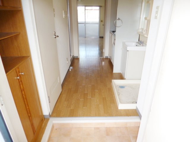 玄関　同物件別号室