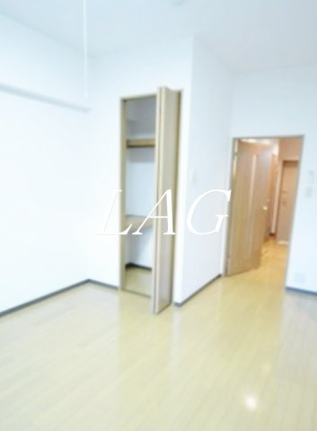 居室・リビング　洋室のお部屋（同仕様）です。