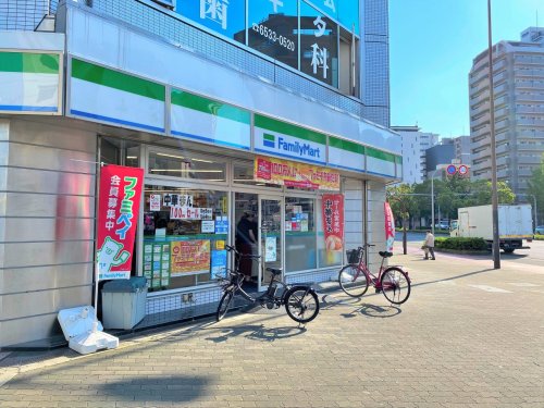コンビニ　ファミリーマート 南堀江三丁目店（コンビニ）まで130m