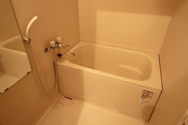 バス・シャワールーム　清潔感あるお風呂です。