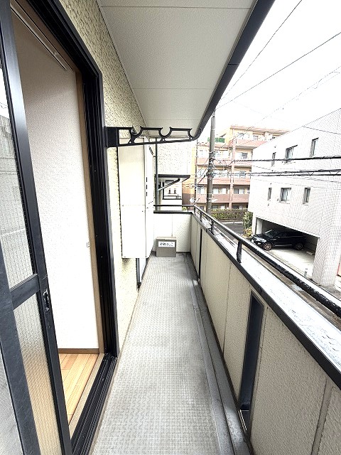 バルコニー　物干し竿を掛けるところもあり、洗濯がしやすいですよ♪