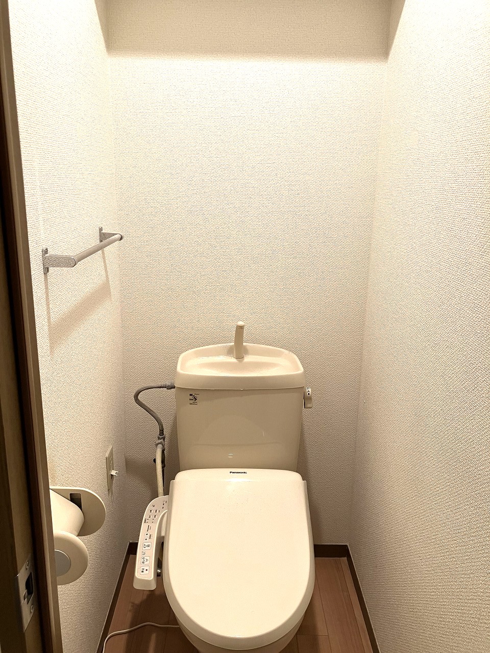 トイレ　温水洗浄便座です♪あると便利ですね♪