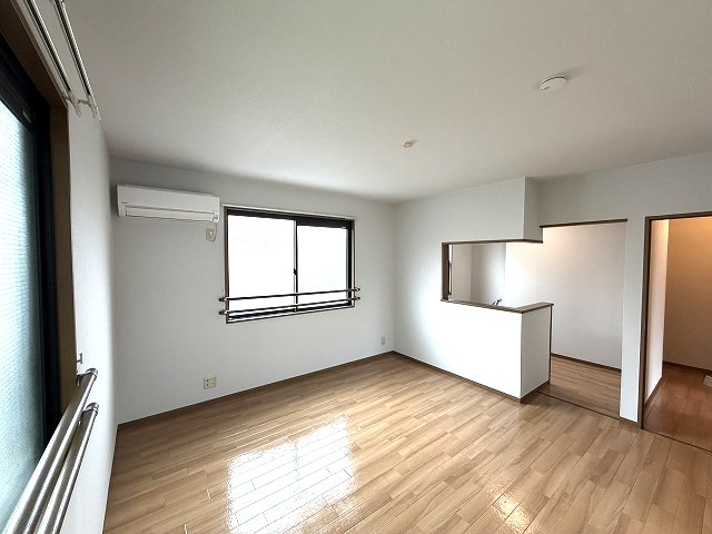 居室・リビング　カウンターキッチン付きのリビングです♪