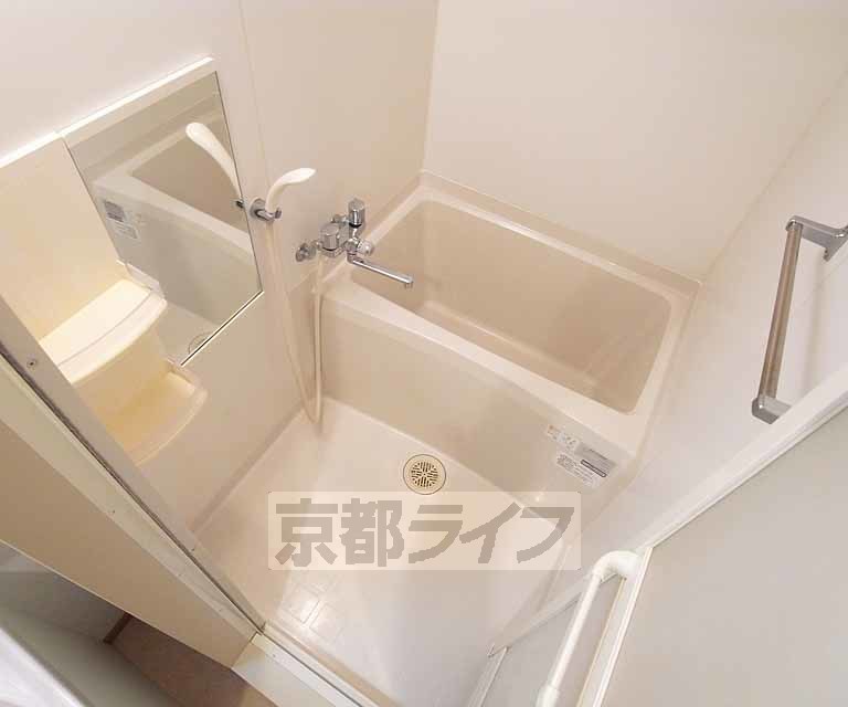 バス・シャワールーム　きれいなお風呂でくつろげます・