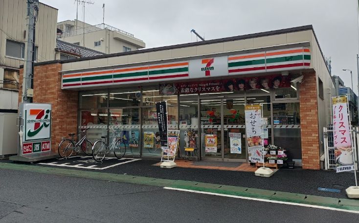 コンビニ　セブンイレブン馬橋駅東口店（コンビニ）まで223m