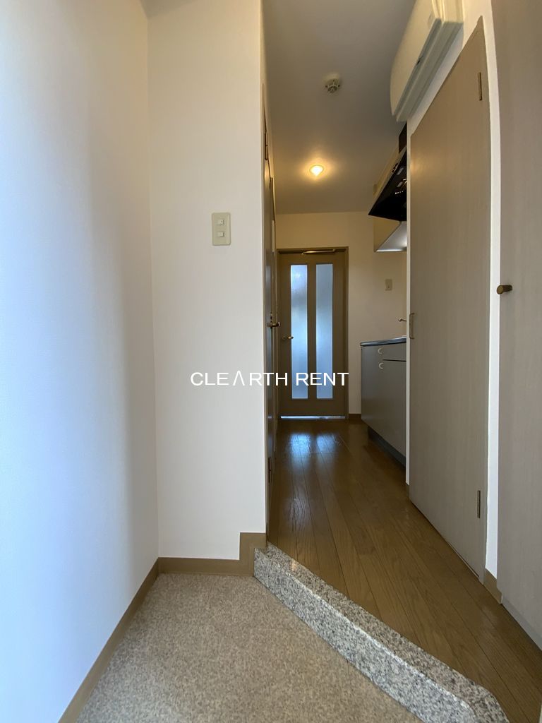 玄関　別住戸写真となります。