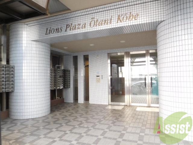 エントランス　管理もいきとどいています。