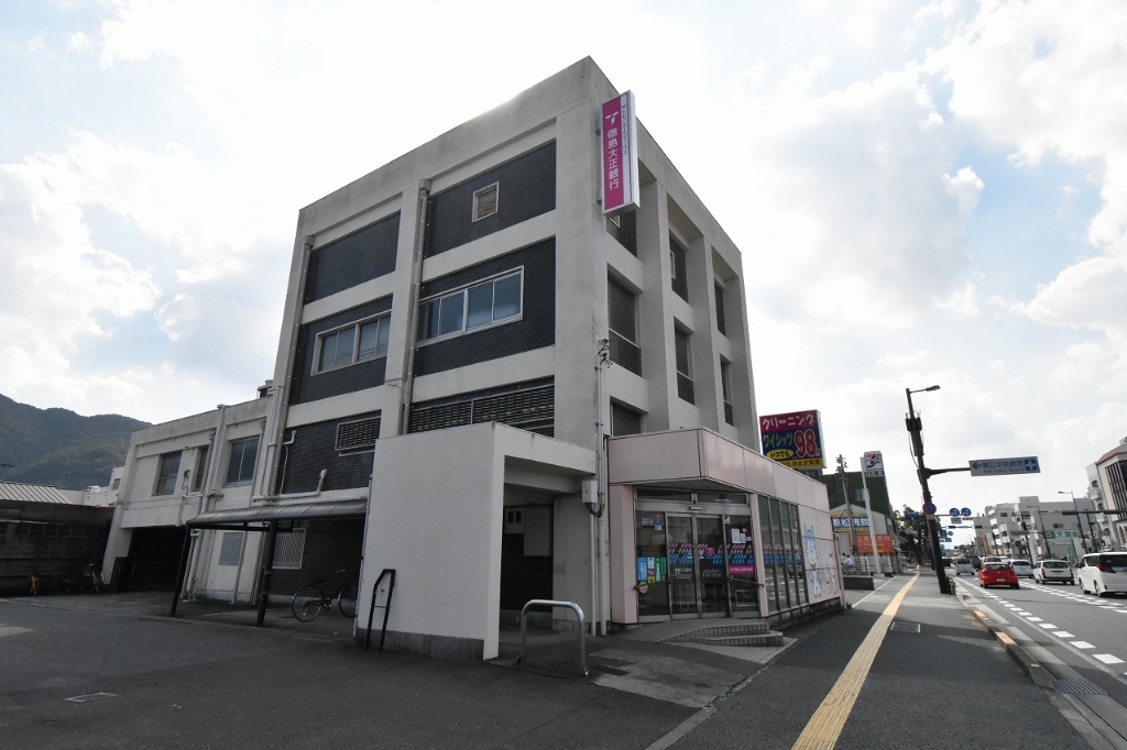 銀行　徳島銀行佐古支店（銀行）まで588m