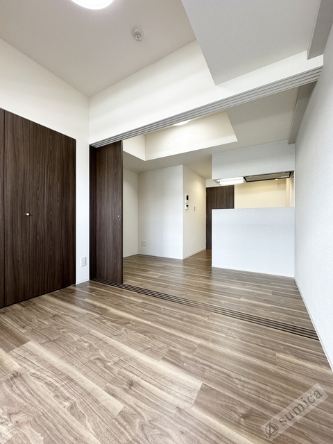 その他　フロアによってお部屋の色合いが異なります。