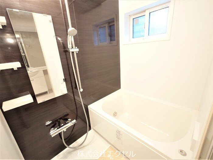 バス・シャワールーム　浴室換気乾燥機付きです。