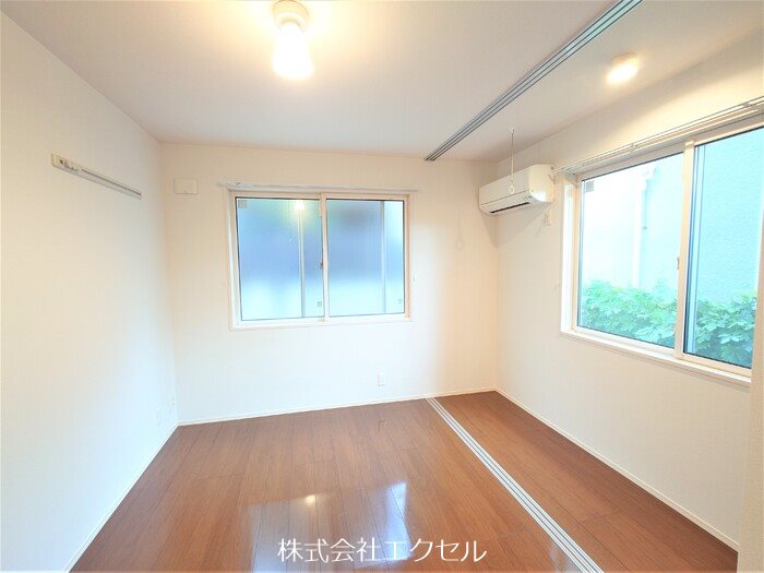 その他部屋・スペース　エアコン完備の明るい室内です。