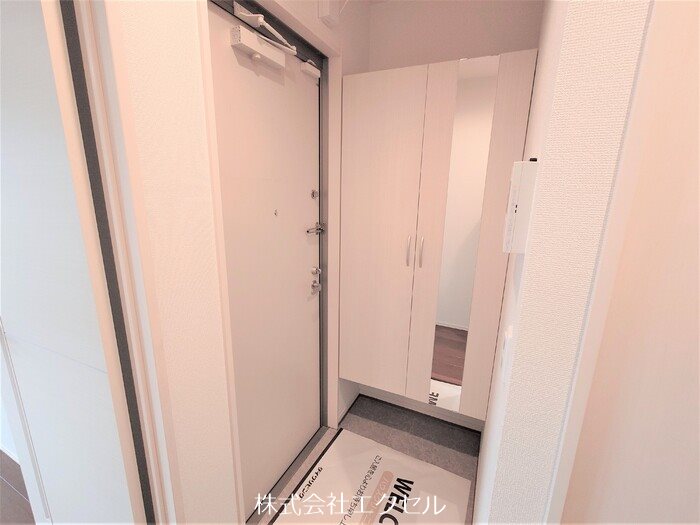 玄関　シューズBOX完備の玄関です。