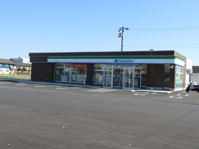コンビニ　ファミリーマート（コンビニ）まで210m