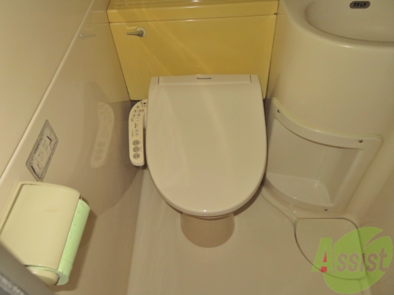 トイレ　温水洗浄便座付きのトイレは、使用しやすくうれしいですね。