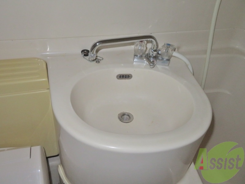 洗面設備　洗面台です。手洗い・うがいはこちらでもできます。