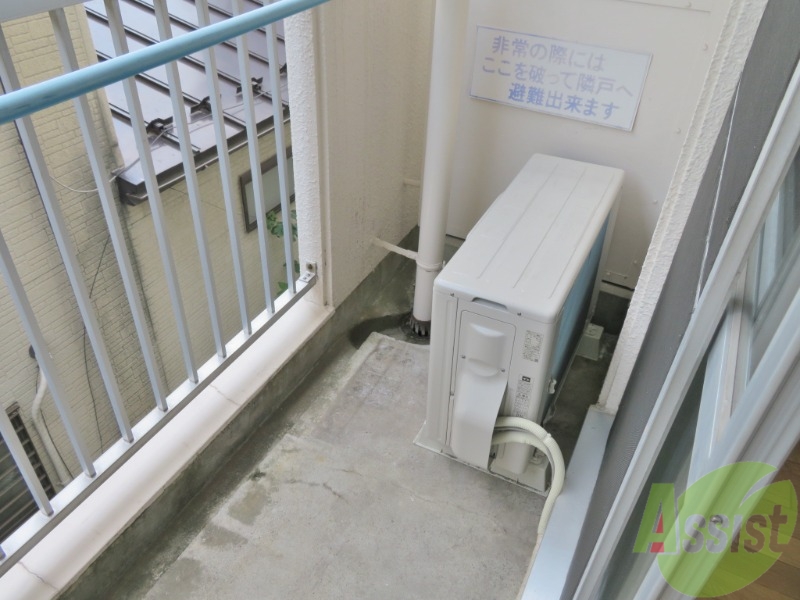 バルコニー　このバルコニースペースは洗濯物も問題なく干せそうですね。