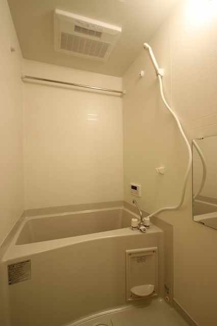 バス・シャワールーム　別号室の写真です（反転）