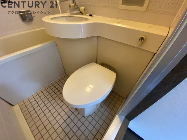 トイレ　浴室内にトイレがあります！