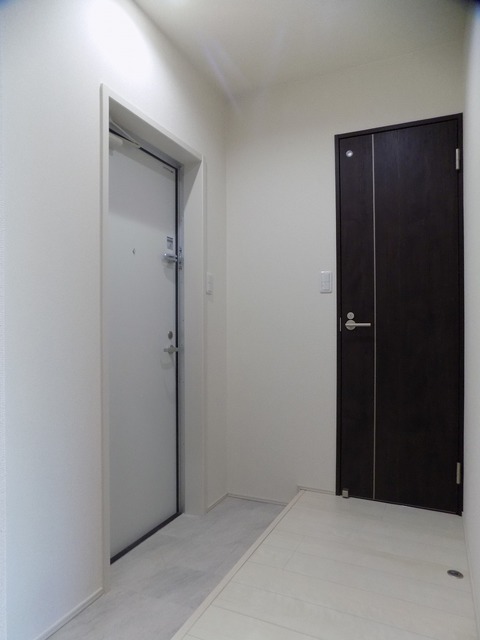 玄関　同一施工会社同一仕様写真