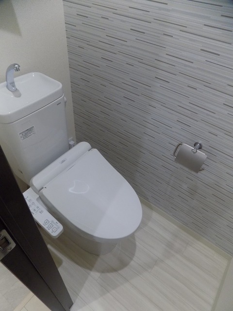 トイレ　同一施工会社同一仕様写真