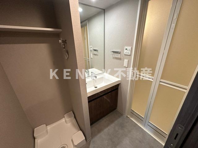 洗面設備　ゆったりとスペースのある洗面所