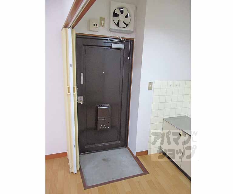 玄関　靴を置ける余裕のある玄関です