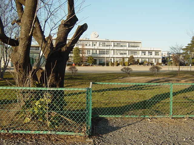 小学校　千代田町立西小学校（小学校）まで858m