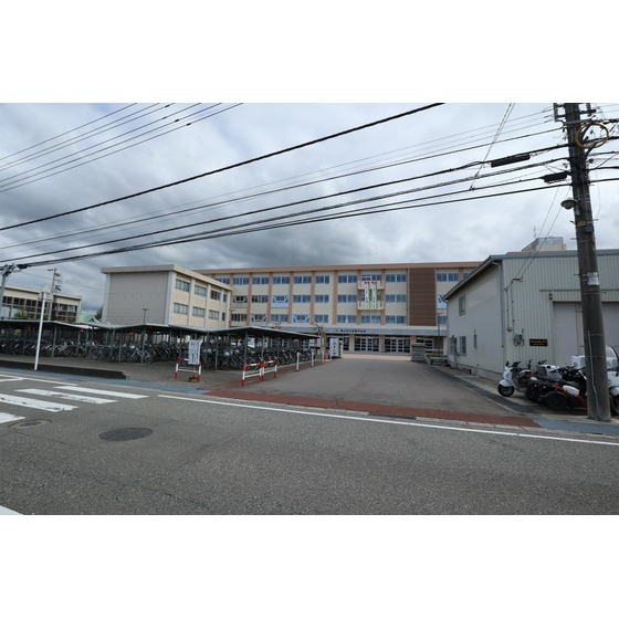 中学校　速星中学校（中学校）まで1200m