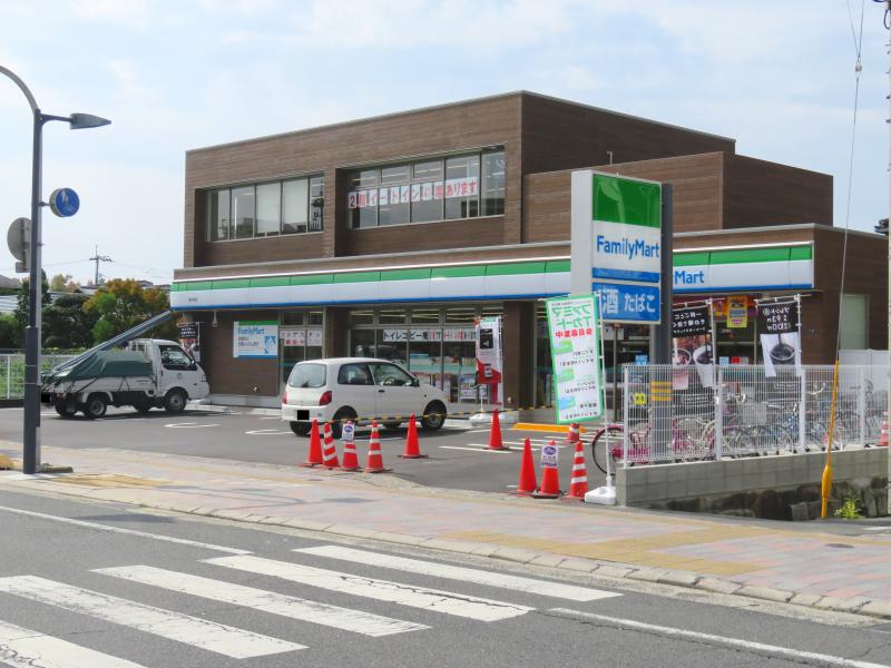 コンビニ　ファミリーマート 岡大前店（コンビニ）まで325m