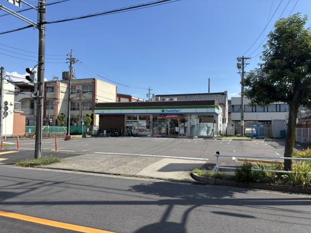 コンビニ　ファミリーマート千成西店（コンビニ）まで295m