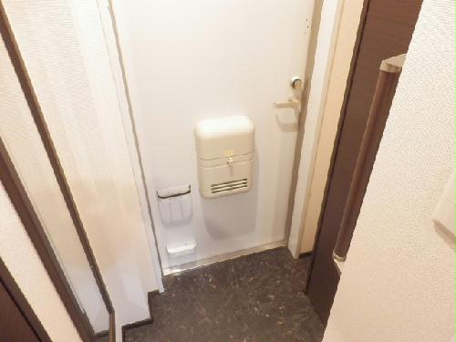 玄関　シューズボックスも広く、傘立てまで付いてます