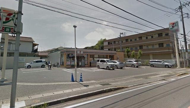 コンビニ　セブンイレブン（コンビニ）まで461m