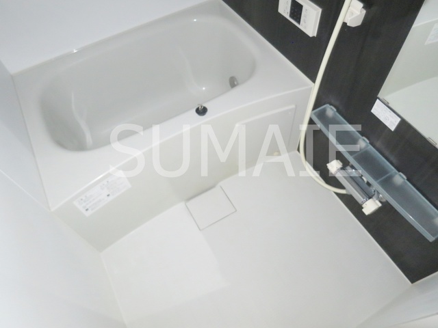 バス・シャワールーム　清潔感のあるバスルームです。