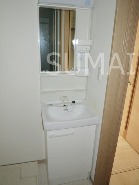 洗面設備　独立洗面化粧台。