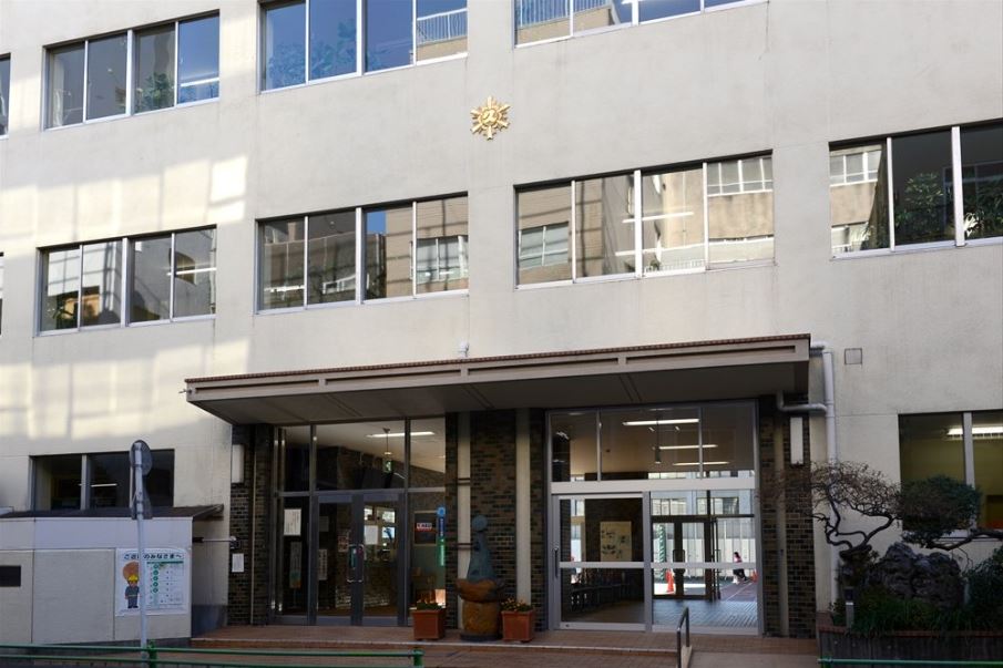 小学校　中央区立久松小学校（小学校）まで458m