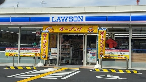コンビニ　ローソン 富田林中野町店（コンビニ）まで302m